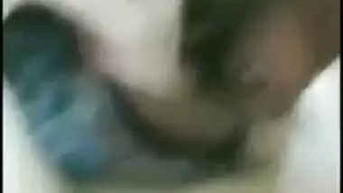 Desi MILF's juicy tits are XXX partner's prey in MMS self-shooting