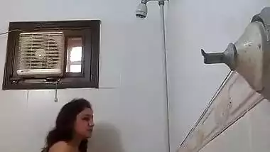 Adorable big boob Pakistani girl bathing full nude