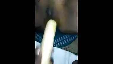 Village aunty using sweet corn for masturbation