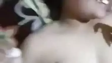 Unbelievably sexy XXX Indian wife sucking dick of her husband MMS
