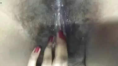 Squirting moaning Indian pussy close up